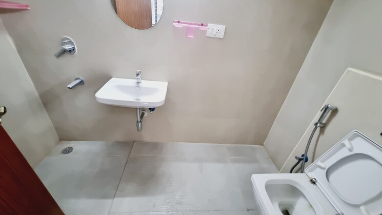 Bathroom, riddhi-saphire 2 Bedroom 1285 Sq.Ft. Apartment In Narsingi Hyderabad 8334284
