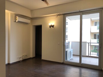 Room in 5 BHK Apartment at Emaar The Palm Springs, Sector 54 – for Rent