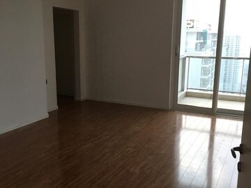 Room in 4 BHK Apartment at DLF The Crest, Sector 54 – for Rent