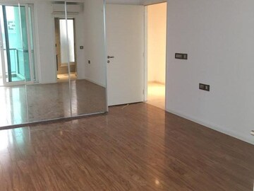 Room in 4 BHK Apartment at DLF The Crest, Sector 54 – for Rent