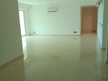Room in 4 BHK Apartment at DLF The Crest, Sector 54 – for Rent