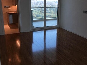 Room in 4 BHK Apartment at DLF The Crest, Sector 54 – for Rent