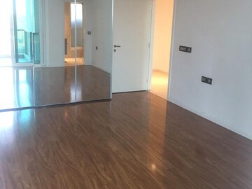 Room in 4 BHK Apartment at DLF The Crest, Sector 54 – for Rent