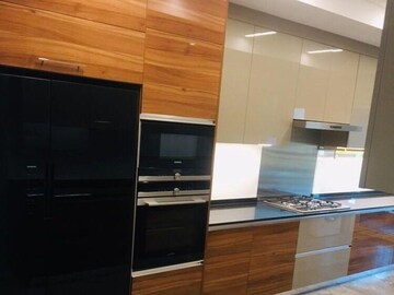 Furnished Amenities in 4 BHK Apartment at DLF The Crest, Sector 54 – for Rent