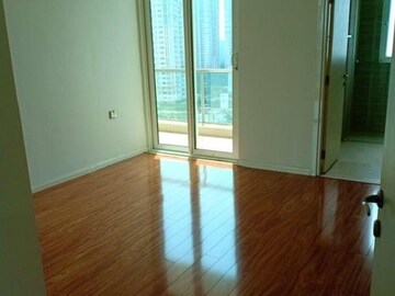 Room in 4 BHK Apartment at DLF The Crest, Sector 54 – for Rent