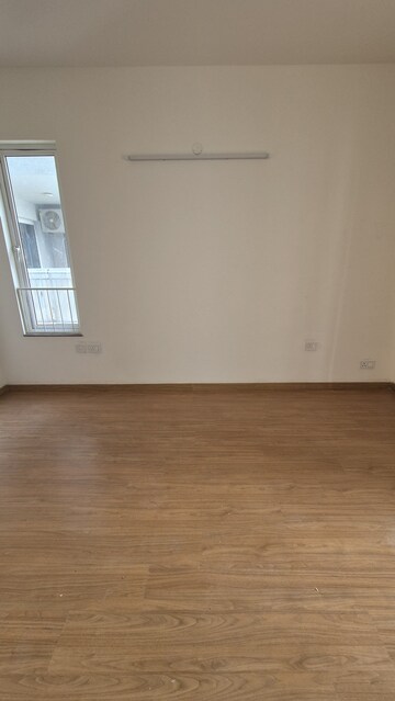 Room in 3 BHK Apartment at Paras Dews, Sector 106 – for Rent