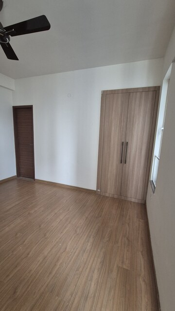 Room in 3 BHK Apartment at Paras Dews, Sector 106 – for Rent