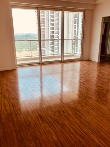 Room in 4 BHK Apartment at DLF The Crest, Sector 54 – for Rent