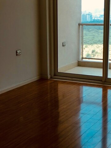 Room in 4 BHK Apartment at DLF The Crest, Sector 54 – for Rent