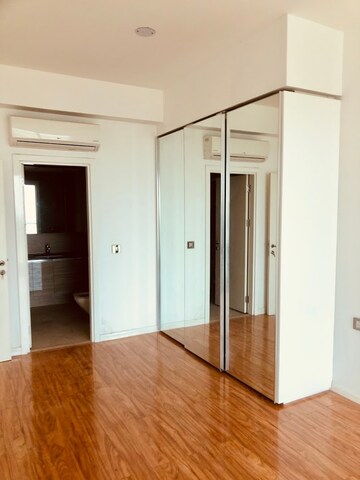 Room in 4 BHK Apartment at DLF The Crest, Sector 54 – for Rent