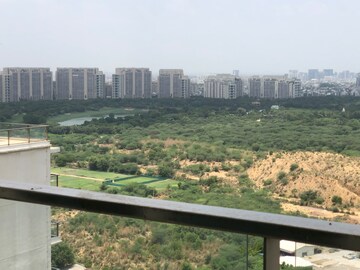 Plot Area in 4 BHK Apartment at DLF The Crest, Sector 54 – for Rent