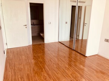 Room in 4 BHK Apartment at DLF The Crest, Sector 54 – for Rent