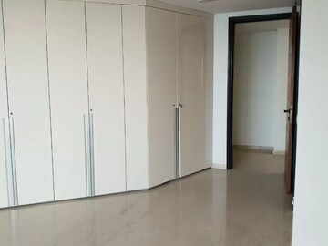 Room in 4 BHK Apartment at Omkar 1973, Worli – for Rent