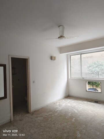 Room in 3 BHK Apartment at DLF Ridgewood Estate, Dlf Phase iv – for Sale