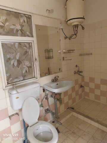 Bathroom in 3 BHK Apartment at DLF Ridgewood Estate, Dlf Phase iv – for Sale