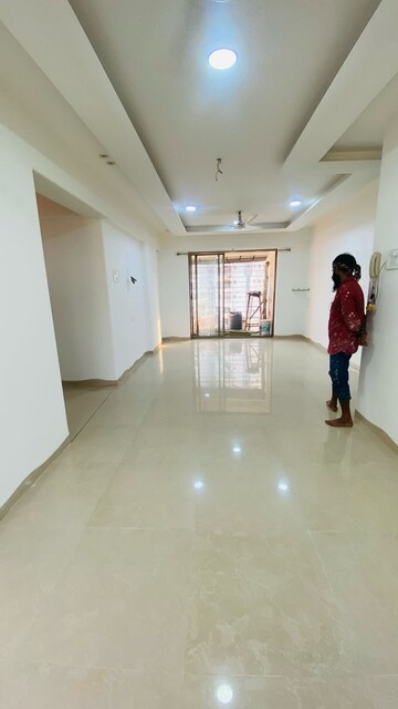 Room in 3 BHK Apartment at Chandak Breezy Corner, Kandivali West – for Rent