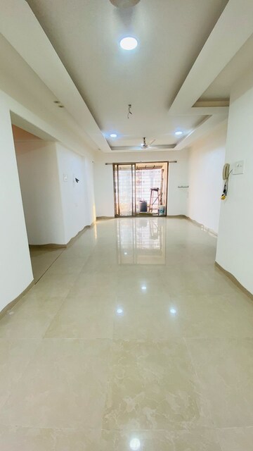 Room in 3 BHK Apartment at Chandak Breezy Corner, Kandivali West – for Rent