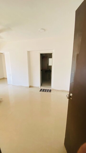 Room in 3 BHK Apartment at Chandak Breezy Corner, Kandivali West – for Rent