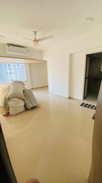 Room in 3 BHK Apartment at Chandak Breezy Corner, Kandivali West – for Rent