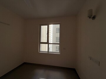 Room in 3.5 BHK Apartment at Gomti Nagar – for Rent