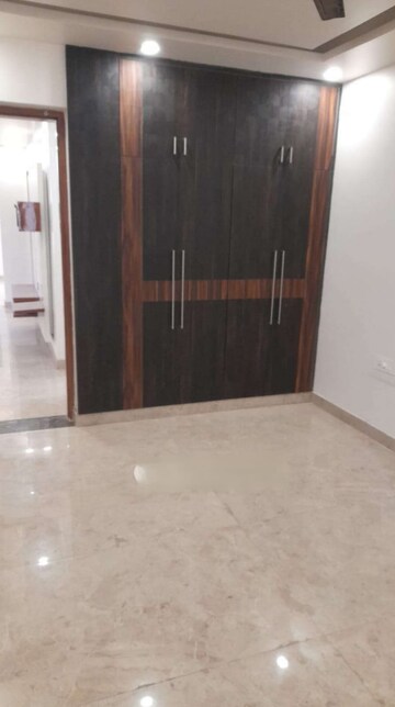 Room in 2 BHK Builder Floor at Conscient Habitat 78, Sector 78 – for Rent
