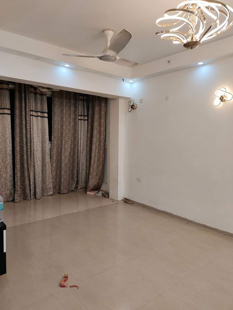Room, sector 55 2.5 Bedroom 1410 Sq.Ft. Independent House In Sector 55 Noida 8334530