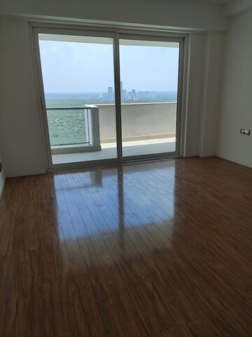Room in 4 BHK Apartment at DLF The Crest, Sector 54 – for Rent