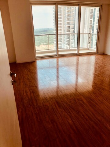 Room in 4 BHK Apartment at DLF The Crest, Sector 54 – for Rent