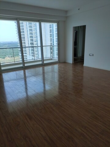 Room in 4 BHK Apartment at DLF The Crest, Sector 54 – for Rent