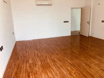 Room in 4 BHK Apartment at DLF The Crest, Sector 54 – for Rent