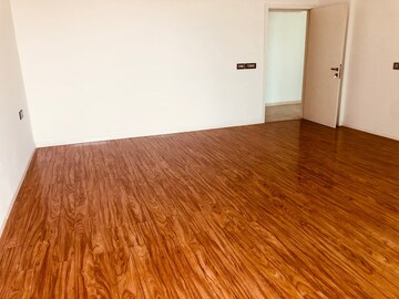 Room in 4 BHK Apartment at DLF The Crest, Sector 54 – for Rent