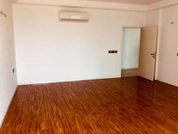 Room in 4 BHK Apartment at DLF The Crest, Sector 54 – for Rent