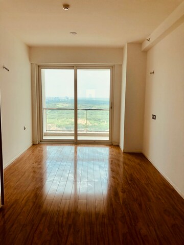 Room in 4 BHK Apartment at DLF The Crest, Sector 54 – for Rent
