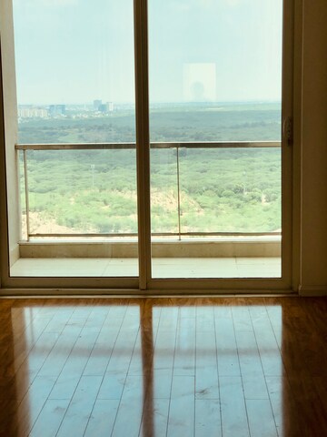 Room in 4 BHK Apartment at DLF The Crest, Sector 54 – for Rent