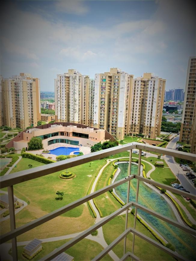 3 BHK Apartment For Sale in Paramount Floraville