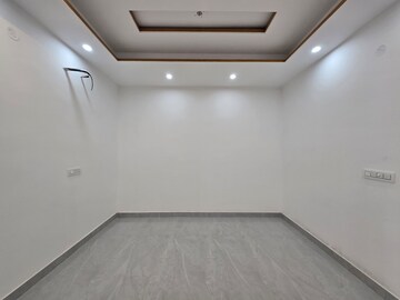 Room in 3 BHK Apartment at Sector 20 – for Sale