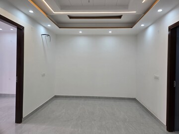 Room in 3 BHK Apartment at Sector 20 – for Sale