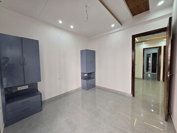 Room in 3 BHK Apartment at Sector 20 – for Sale