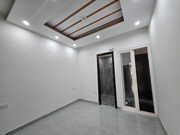 Room in 3 BHK Apartment at Sector 20 – for Sale