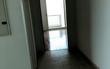 Room in 4 BHK Apartment at DLF The Crest, Sector 54 – for Rent