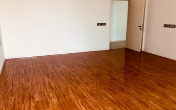 Room in 4 BHK Apartment at DLF The Crest, Sector 54 – for Rent