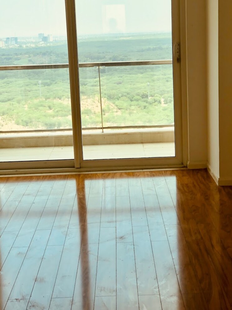 Room, dlf-the-crest 4 Bedroom 4010 Sq.Ft. Apartment In Sector 54 Gurgaon 8334673