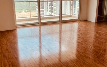 Room in 4 BHK Apartment at DLF The Crest, Sector 54 – for Rent