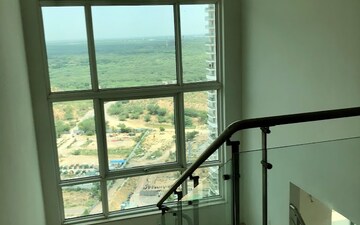 Room in 4 BHK Apartment at DLF The Crest, Sector 54 – for Rent