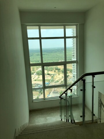 Room in 4 BHK Apartment at DLF The Crest, Sector 54 – for Rent