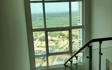 Room in 4 BHK Apartment at DLF The Crest, Sector 54 – for Rent