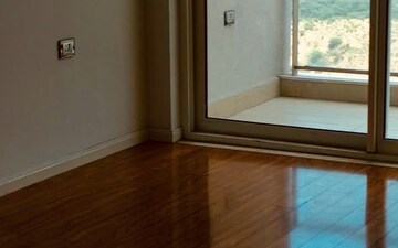 Room in 4 BHK Apartment at DLF The Crest, Sector 54 – for Rent