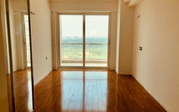 Room in 4 BHK Apartment at DLF The Crest, Sector 54 – for Rent