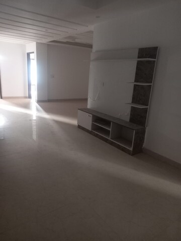Room in 3 BHK Apartment at BPTP Parkland, Sector 75 – for Rent