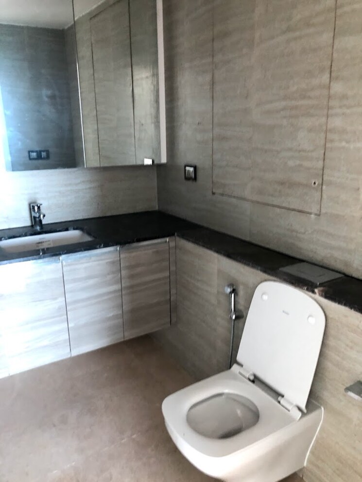 Bathroom, dlf-the-crest 4 Bedroom 4010 Sq.Ft. Apartment In Sector 54 Gurgaon 8334673